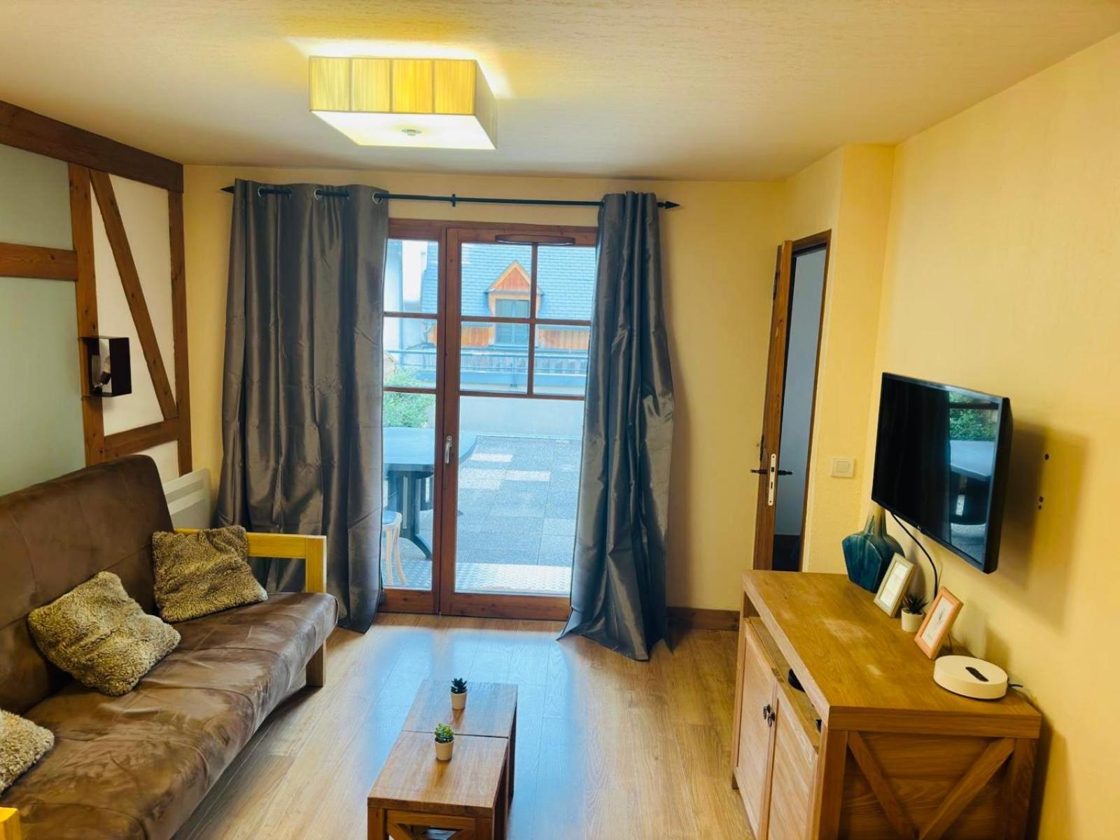 Appartements Avec Piscine Interieure Sauna Parking Etage 1 Au Centre Du Village Dans Residence Cami Real Saint-Lary-Soulan Bagian luar foto