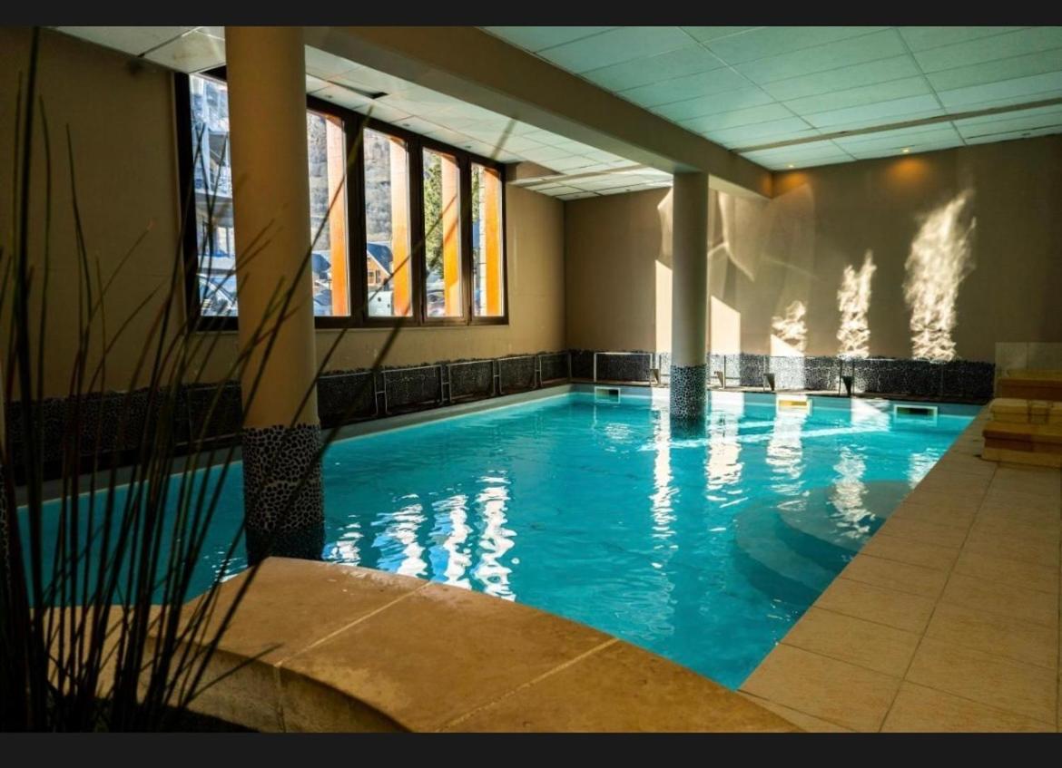 Appartements Avec Piscine Interieure Sauna Parking Etage 1 Au Centre Du Village Dans Residence Cami Real Saint-Lary-Soulan Bagian luar foto